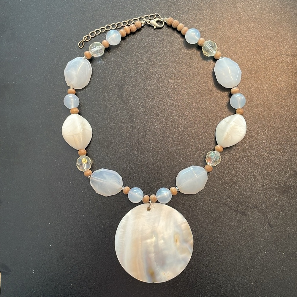 Elegant Shell Pendant Necklace